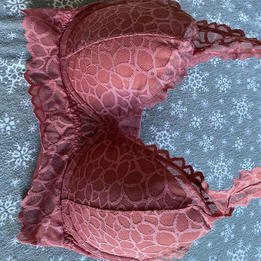 VS PINK Lace Halter Neck Scalloped Padded Bralette- 34D-DD
